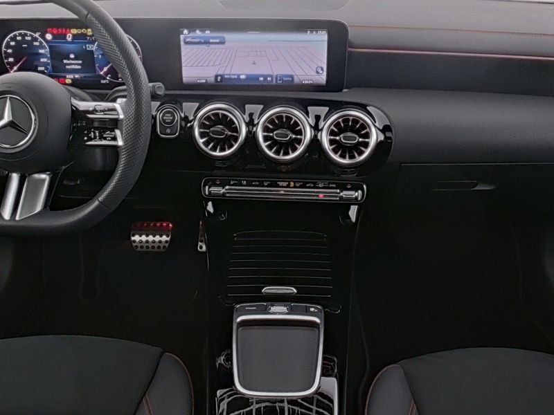 Fahrzeugabbildung Mercedes-Benz CLA 200 d AMG*Pano*Burmester*19"*Night*Totwink*