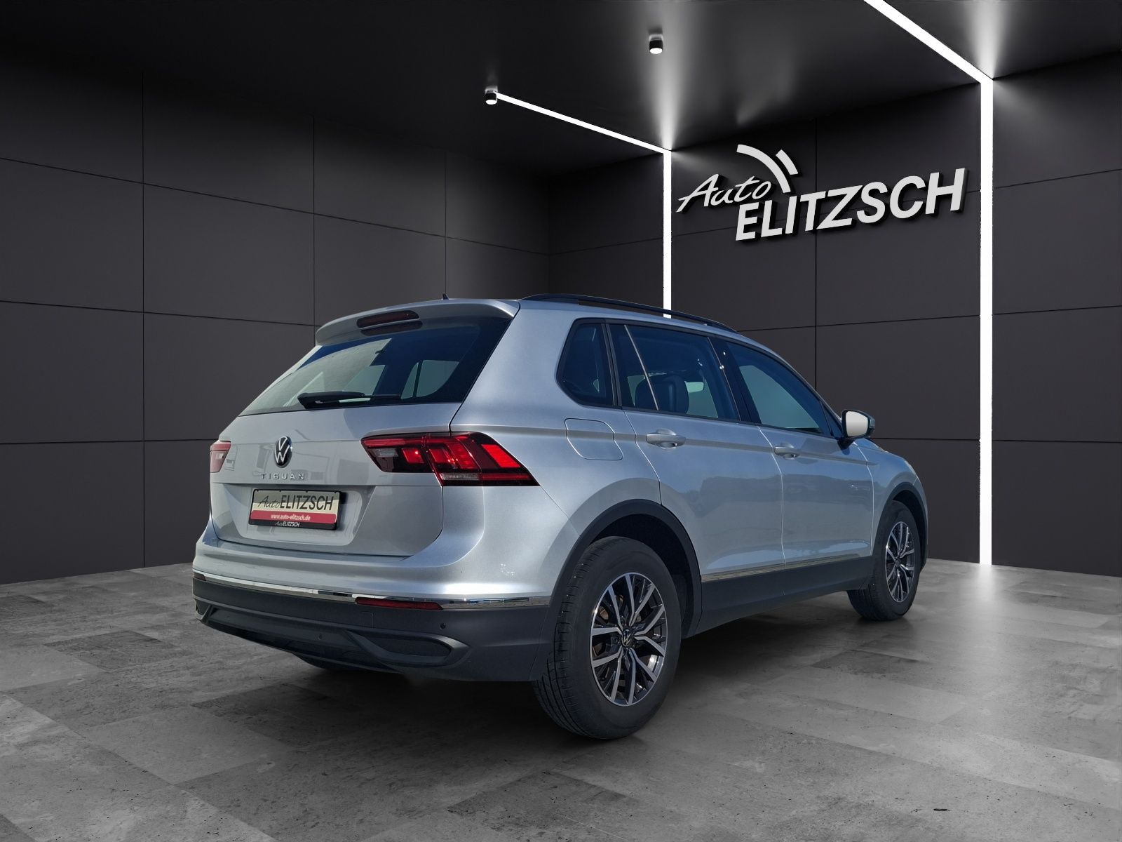 Fahrzeugabbildung Volkswagen Tiguan TSI Life LED Navi ACC PDC SHZ