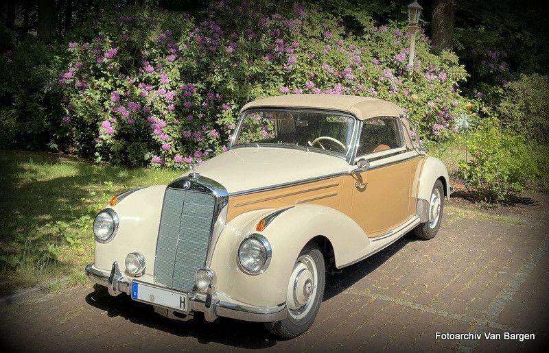 Mercedes-Benz 220