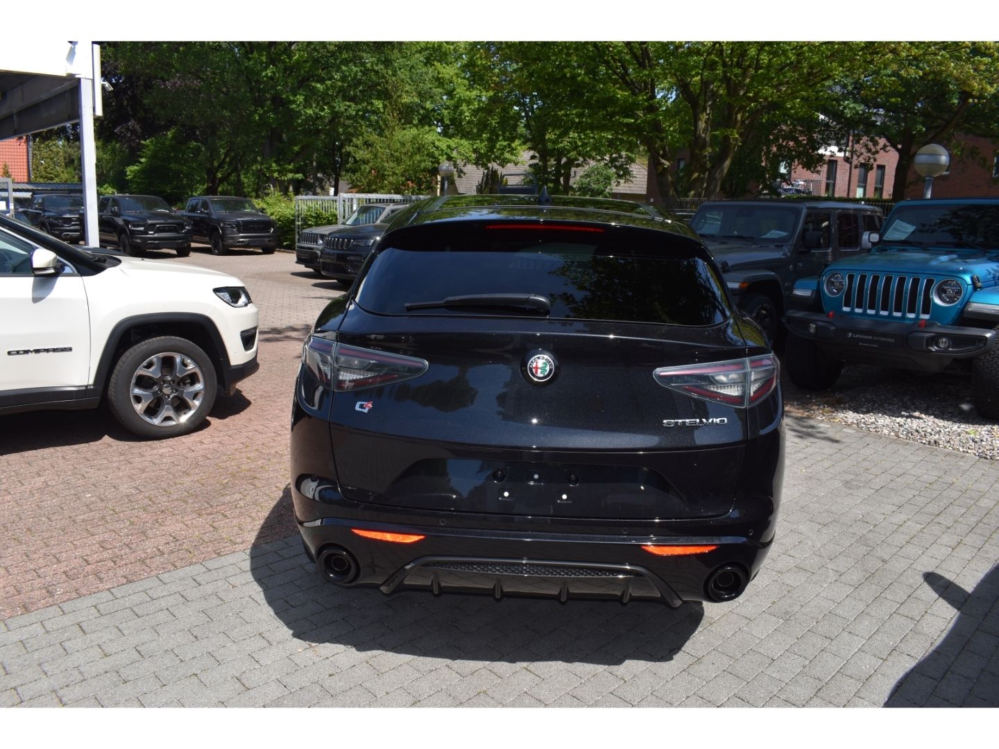 Fahrzeugabbildung Alfa Romeo Stelvio Veloce Q4 2.0 Turbo - Panoramadach -