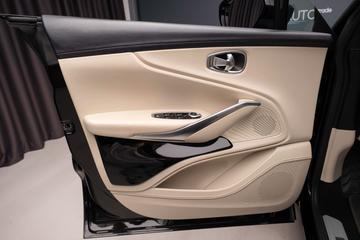 صورة مصغرة 31 لـ 2022 Aston Martin DBX