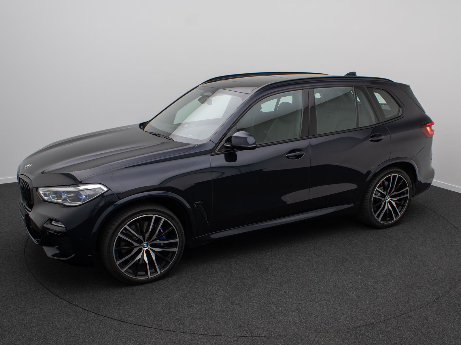 Fahrzeugabbildung BMW X5 M50i Panorama Laser Kamera HUD H/K AHK 22Zoll