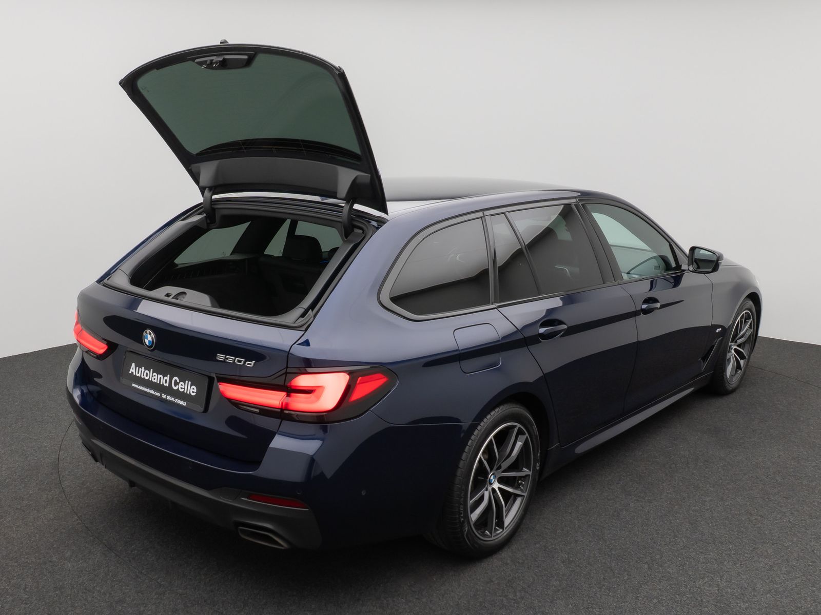 Fahrzeugabbildung BMW 530d M Sport Laser HUD DAB Komfort Alarm 18Zoll