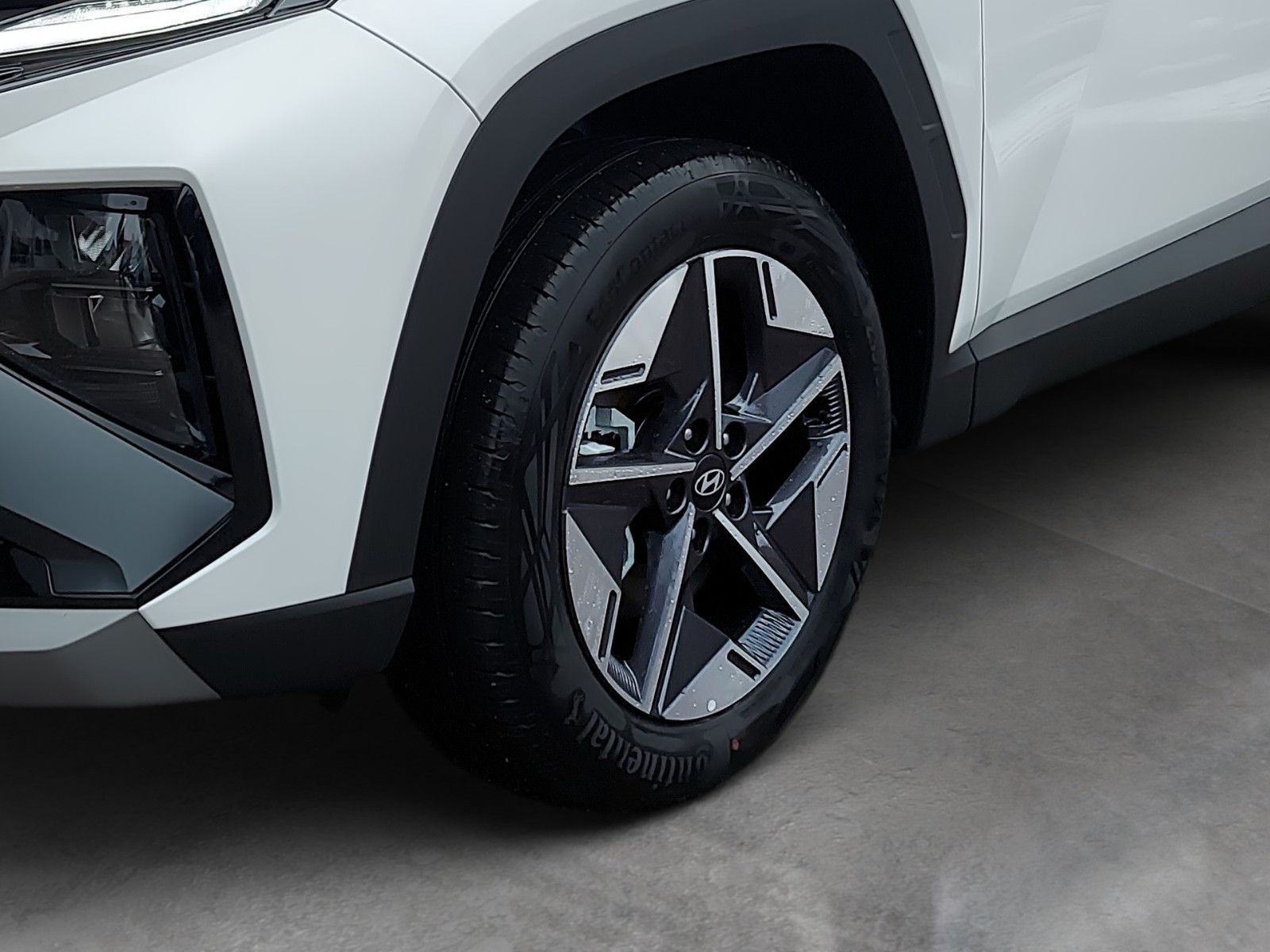 Fahrzeugabbildung Hyundai Tucson Hybrid 215 PS Trend 2WD Navi el. Heckkl.