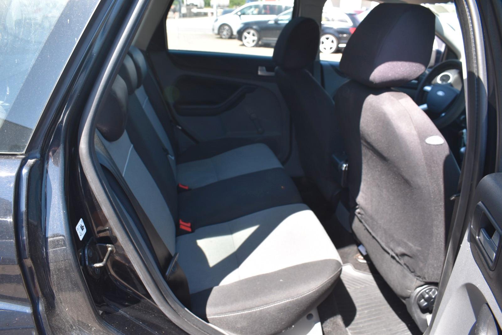 Ford Focus 2010 — photo 7