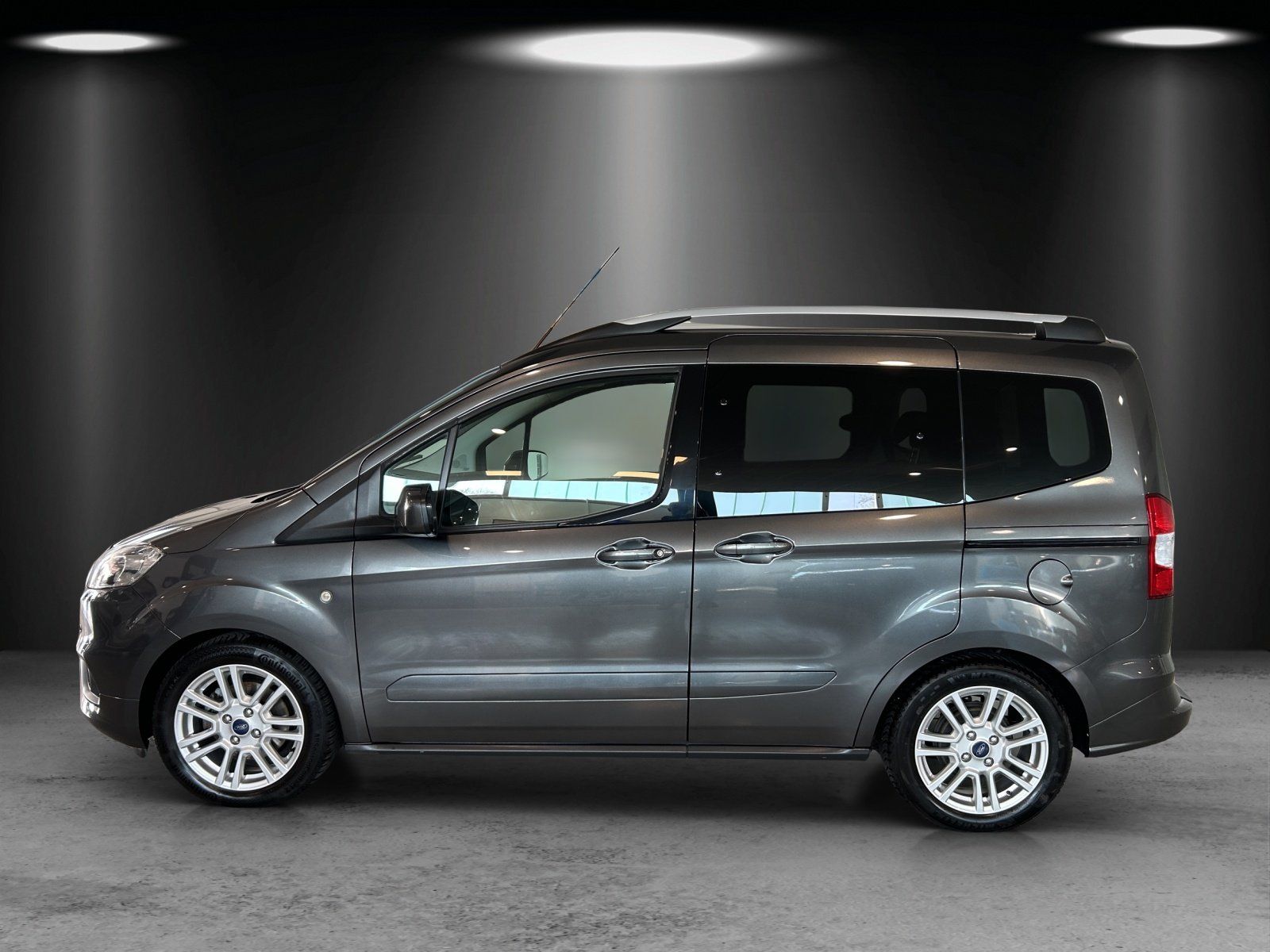 Fahrzeugabbildung Ford Tourneo Courier Titanium