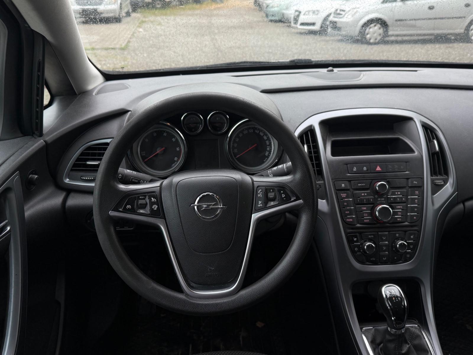 Opel Astra 2013 — фото 17