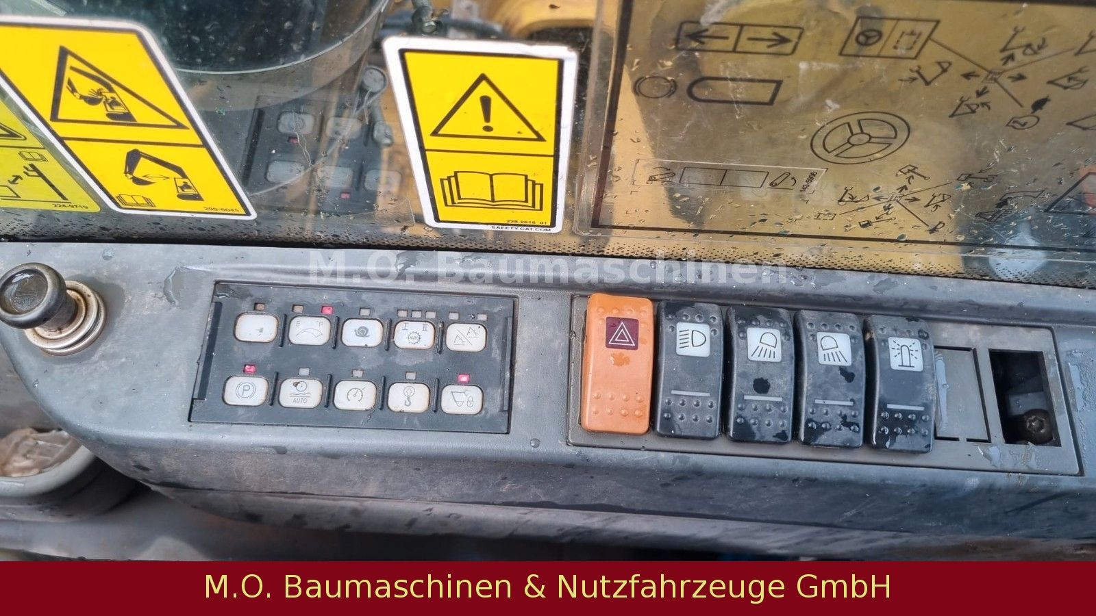 Fahrzeugabbildung CAT M 318 D  / SW /Hammerline / VSA / AC /