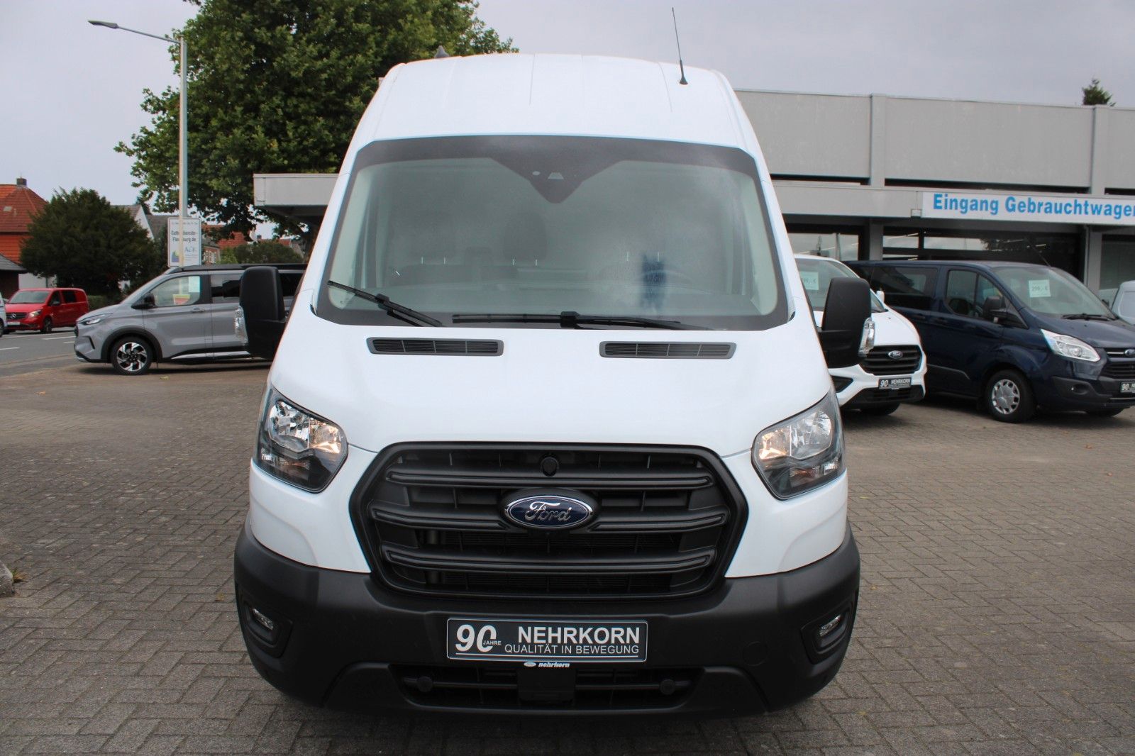 Fahrzeugabbildung Ford Transit 330 L2 H3 hoch TREND Kasten NAVI CAM ACC