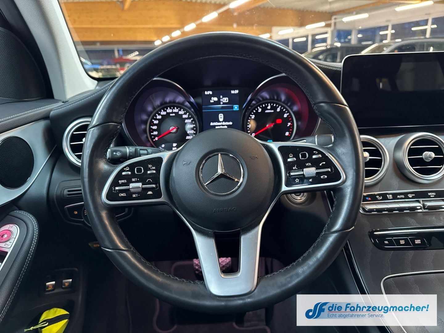 Fahrzeugabbildung Mercedes-Benz GLC 300 e 4Matic Digitales Cockpit Memory Sitze