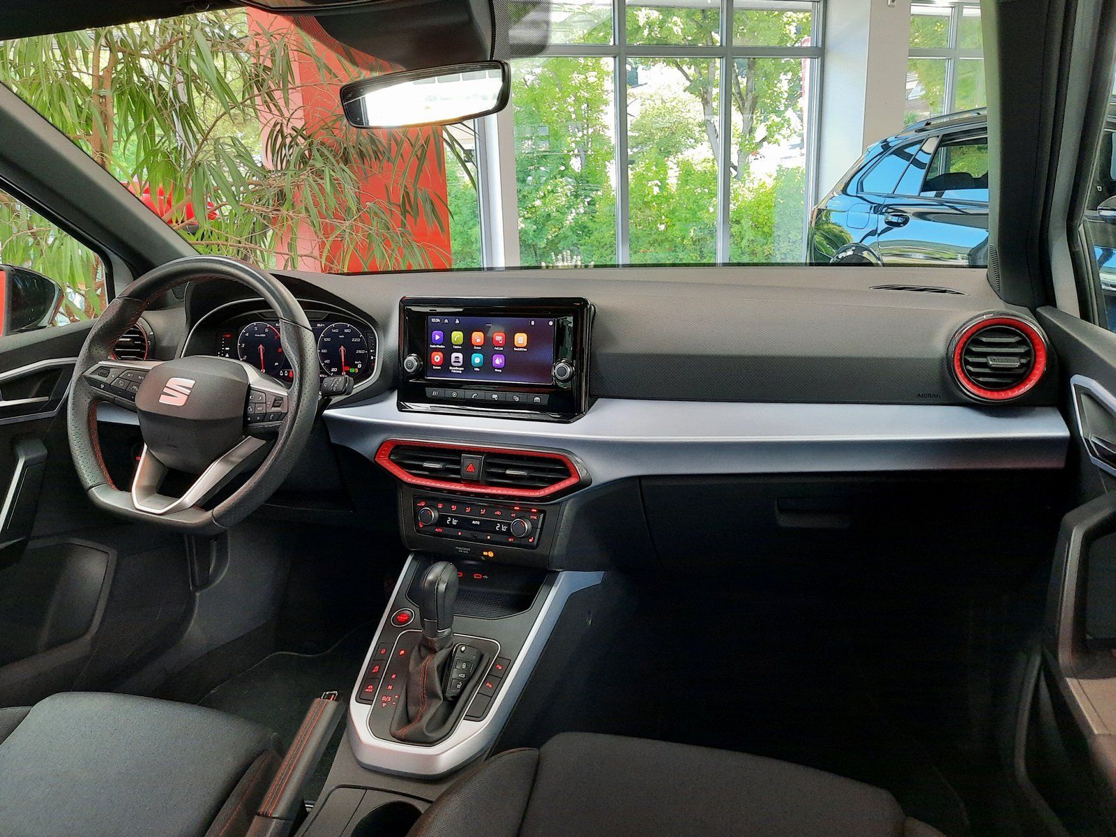 Fahrzeugabbildung SEAT Arona FR TSI DSG *AHK*Cam*PDC*LED*Sitzhg*ACC*APP