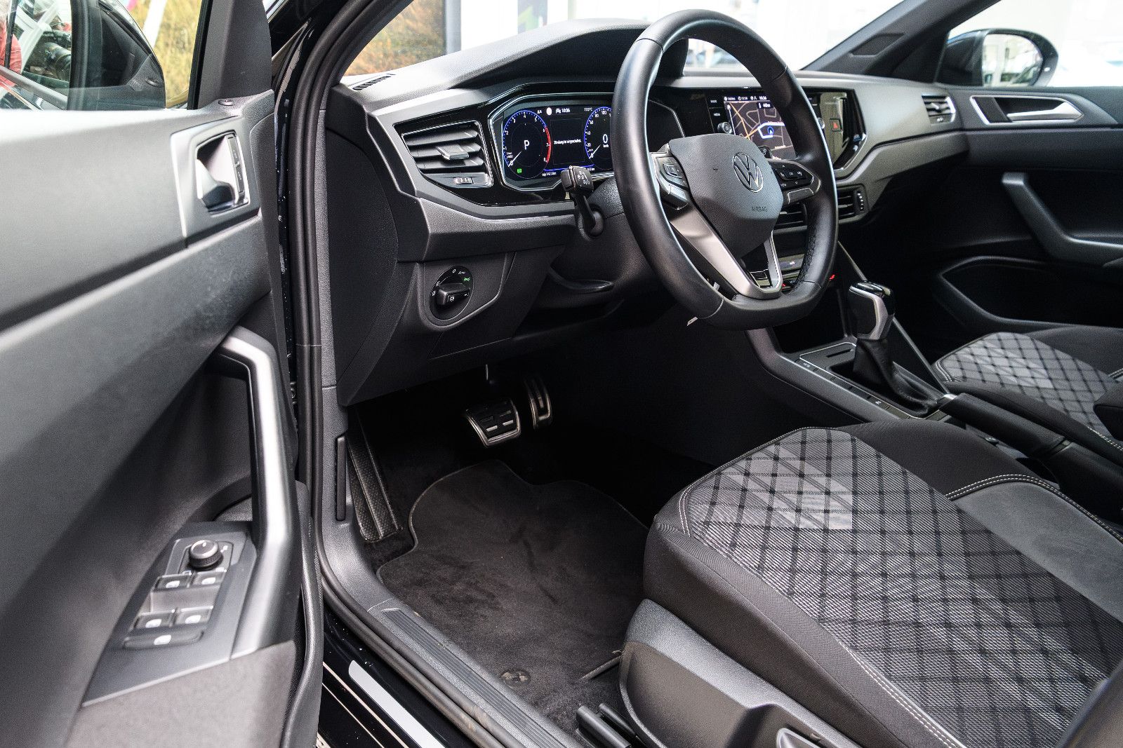 Fahrzeugabbildung Volkswagen Taigo R-Line 1.5 TSI DSG IQ-LED+AHK+KAMERA+ACC
