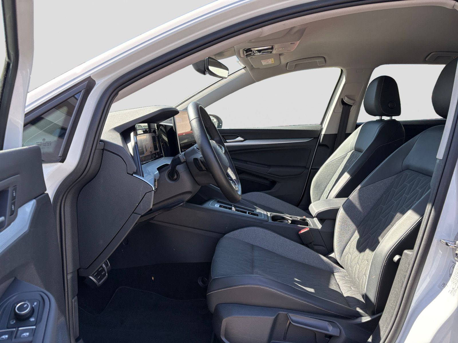 Volkswagen Golf VIII 1.5eTSI DSG Goal ACC Cam LED Navi SHZ foto 10