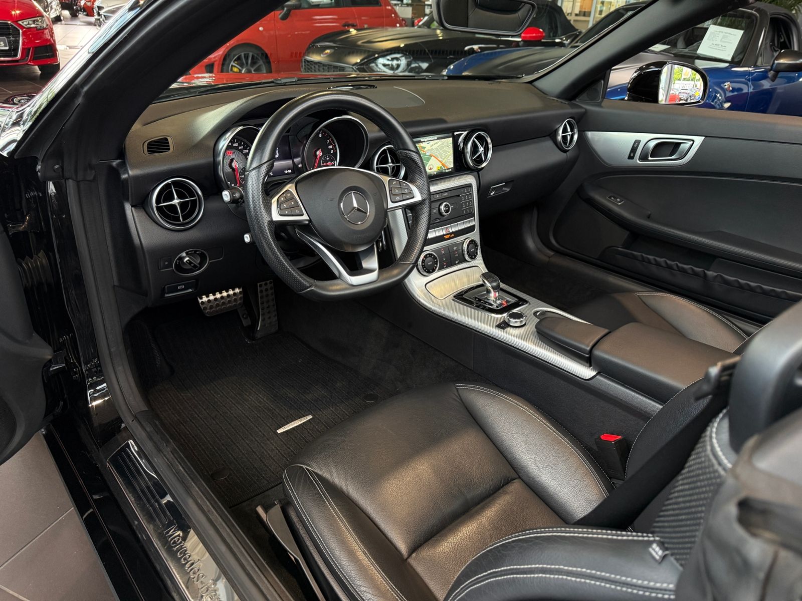 Fahrzeugabbildung Mercedes-Benz SLC 200 AIRSCARF LED NAVI