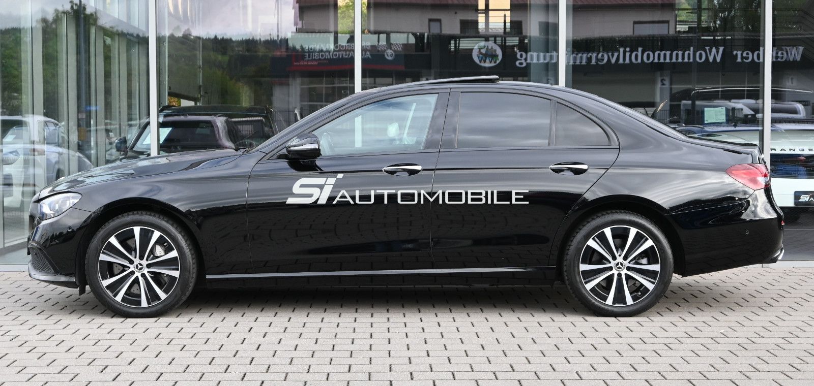 Fahrzeugabbildung Mercedes-Benz E 300 e Lim. °NIGHT°ACC°PANO°MULTIBEAM°8-FACH°