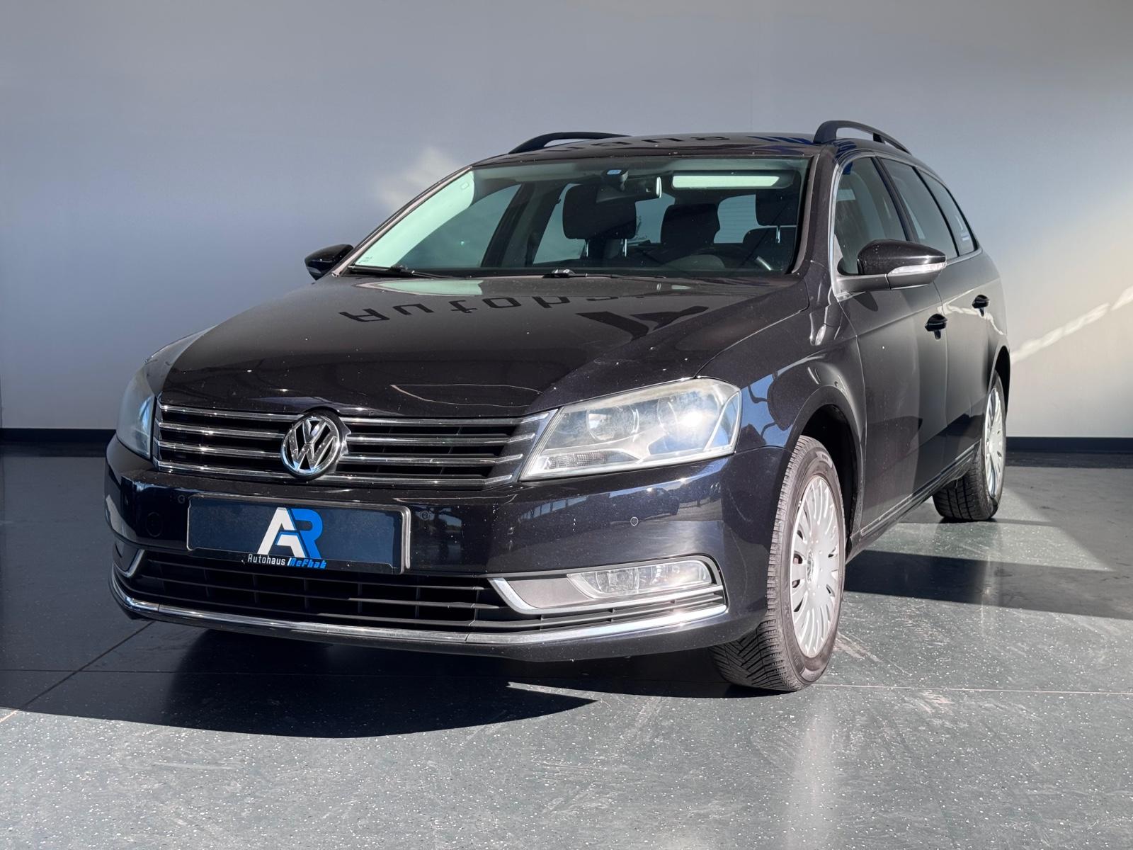 Volkswagen Passat 2010 — rear view