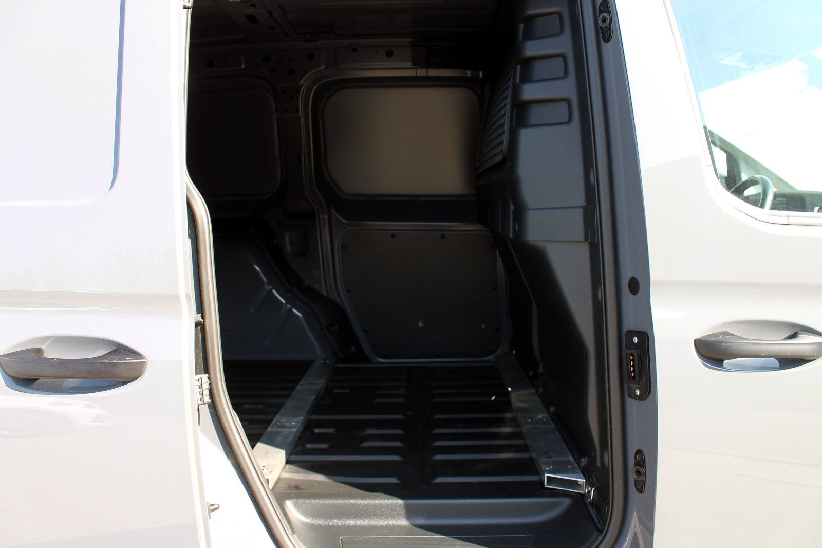 Fahrzeugabbildung Volkswagen Caddy Cargo 2.0TDI Automatik LED TEMP KAM PDC BT