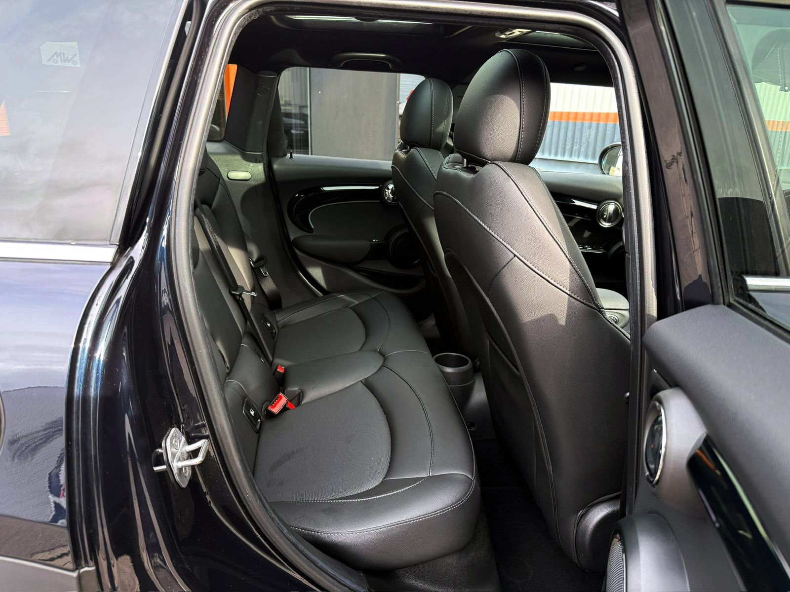 Fahrzeugabbildung MINI ONE 5-trg. Classic-Trim LED SHZ NAV PANO PDC BT