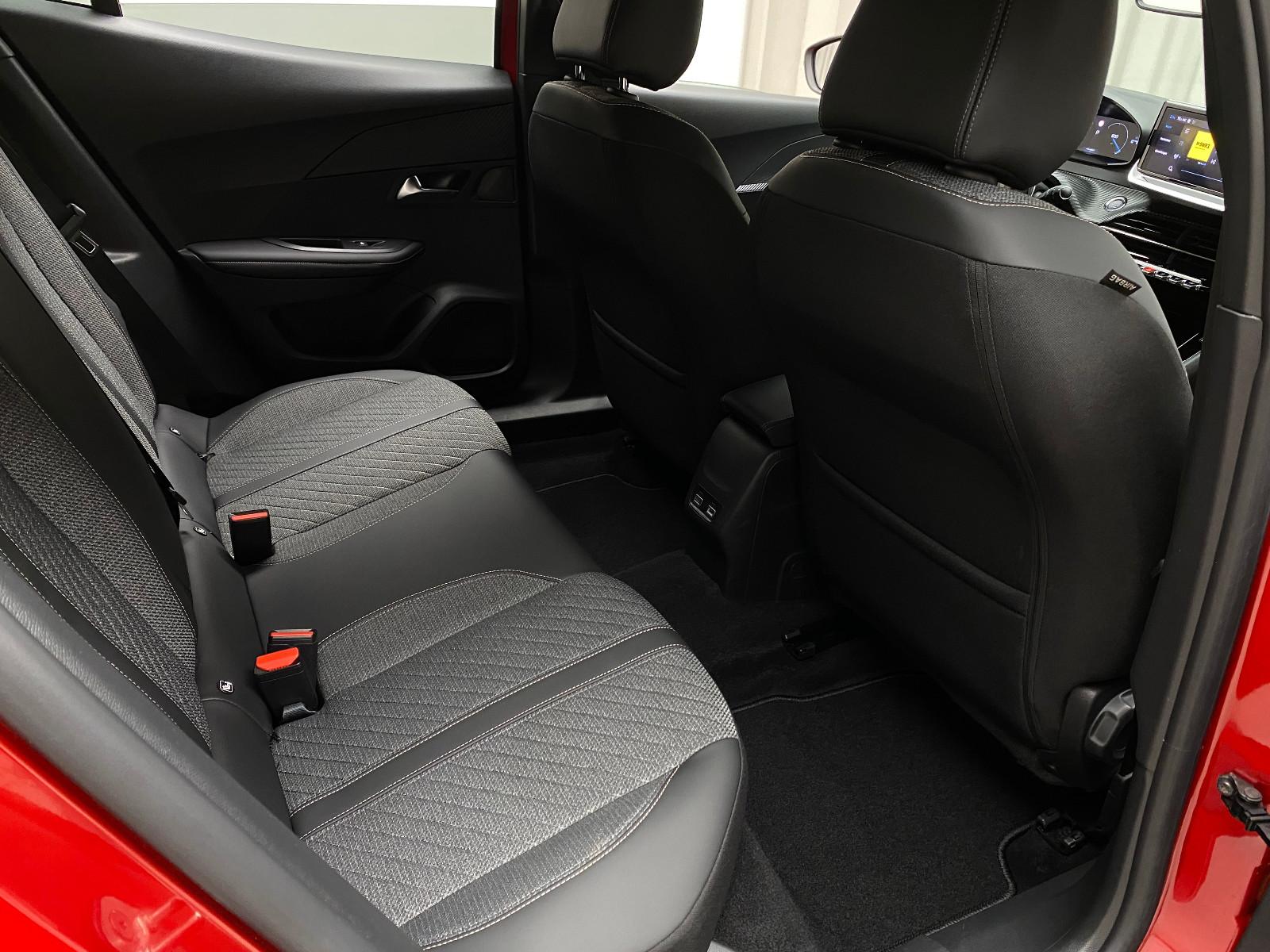 Peugeot 2008 Allure 1.2 Autom. LED Winterpaket AHK