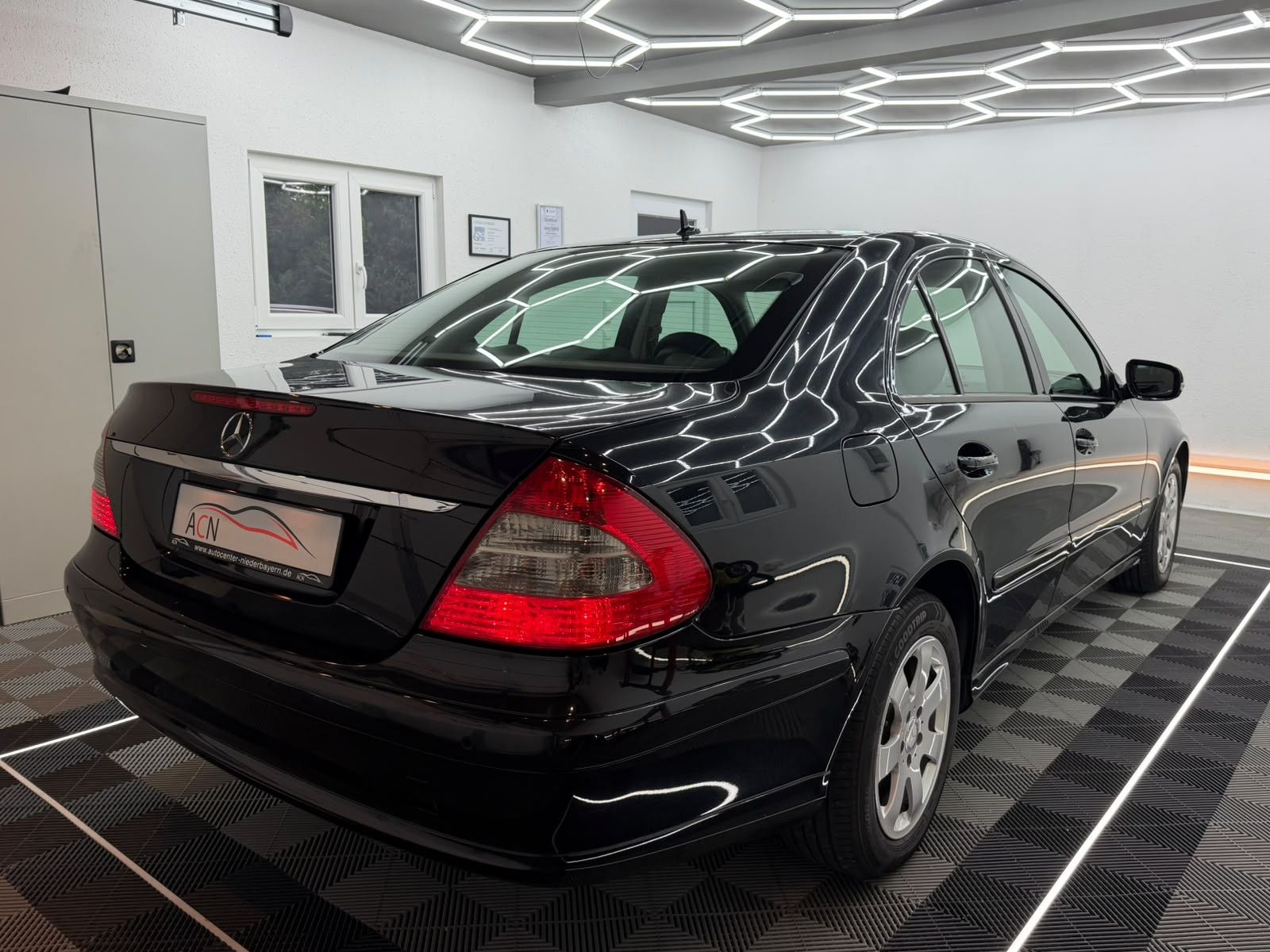 Fahrzeugabbildung Mercedes-Benz E 200 CDI Limousine LEDER/SHZG/TÜV 04.28/