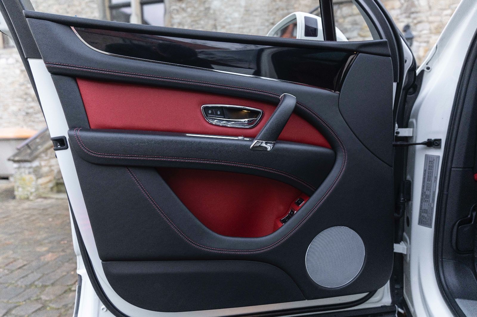 Fahrzeugabbildung Bentley Bentayga V8 HUD 360° MASSAGE ACC TOTW