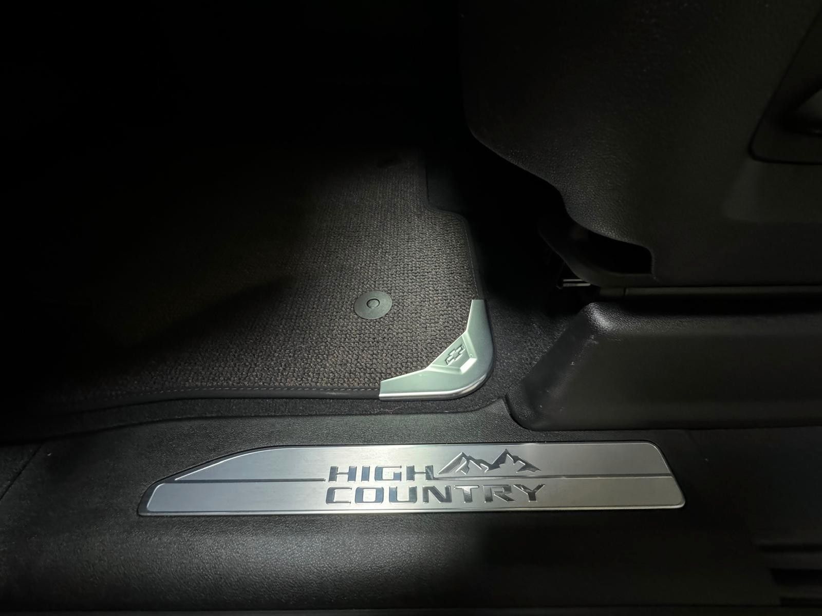 Fahrzeugabbildung Chevrolet 26 SILVERADO MIDNIGHT HIGH COUNTRY 6.2L V8-4x4