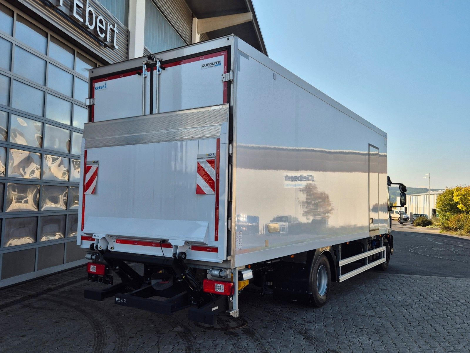 Fahrzeugabbildung Iveco Eurocargo ML160E28/P Carrier Supra 1250 LBW Tür