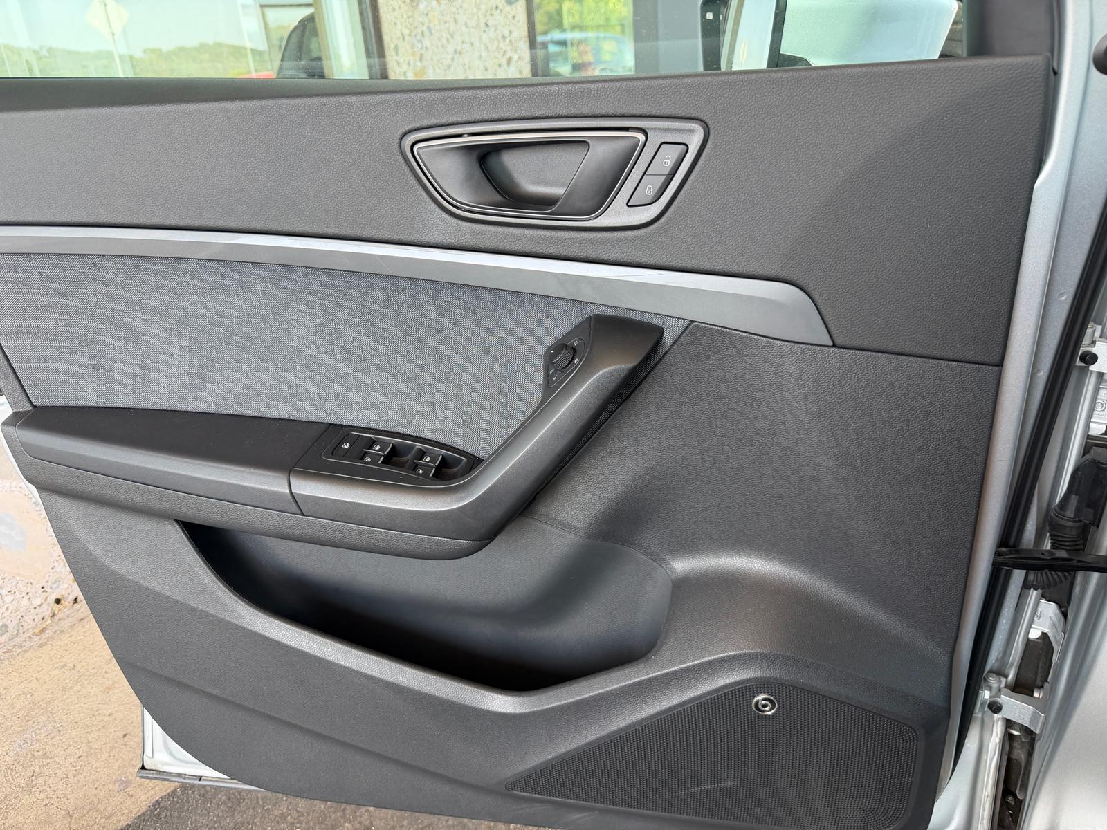 Seat ATECA STYLE 1.5 TSI DSG NAVI SHZ PDC CARPLAY LED