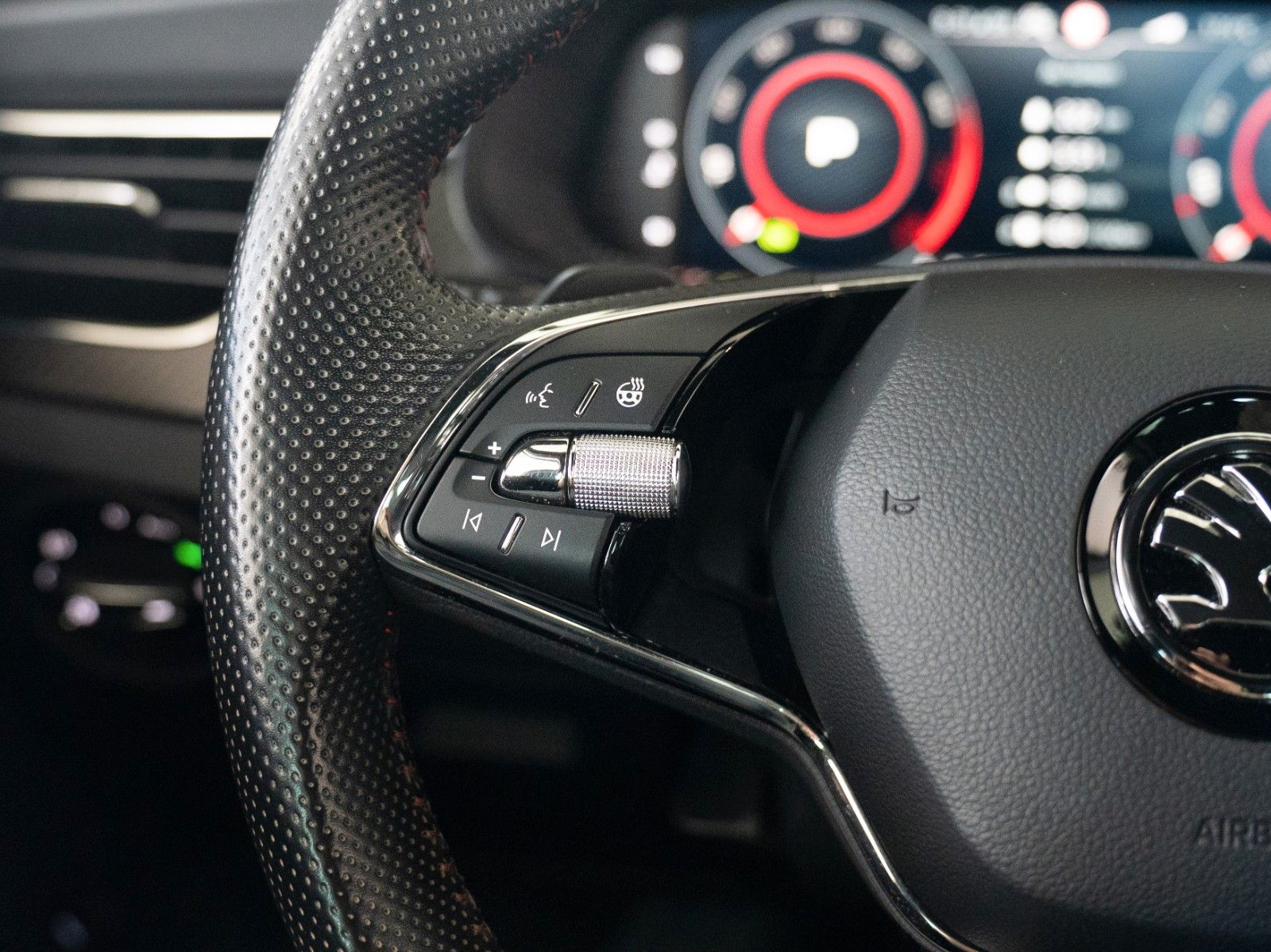 Fahrzeugabbildung SKODA Scala Monte Carlo DSG/KEYLESS/NAVI/LED/PDC/PANO