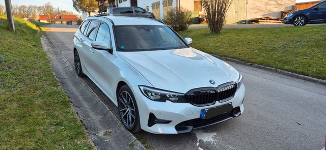 BMW 330e Touring Sport Line Automatic  HUD AHK HK