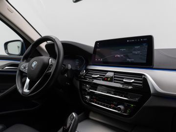 Fahrzeugabbildung BMW 530d Luxury Line Kamera DAB HiFi Stop&Go Alarm
