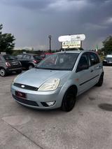 Ford Fiesta 1.4 TDCi 5p. Ghia - Ford Fiesta aus 2005 mit Diesel-Antrieb