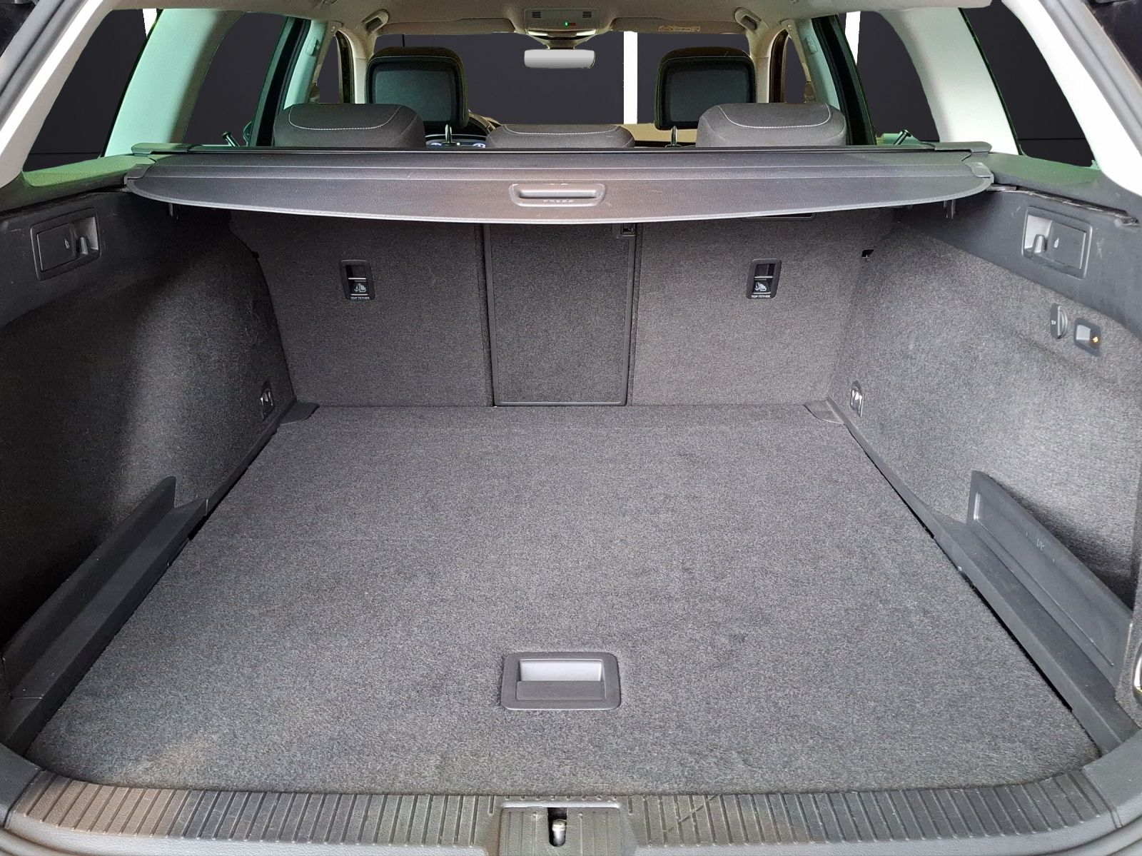 Fahrzeugabbildung Volkswagen Passat Variant TDI Business DSG Matrix AHK Navi