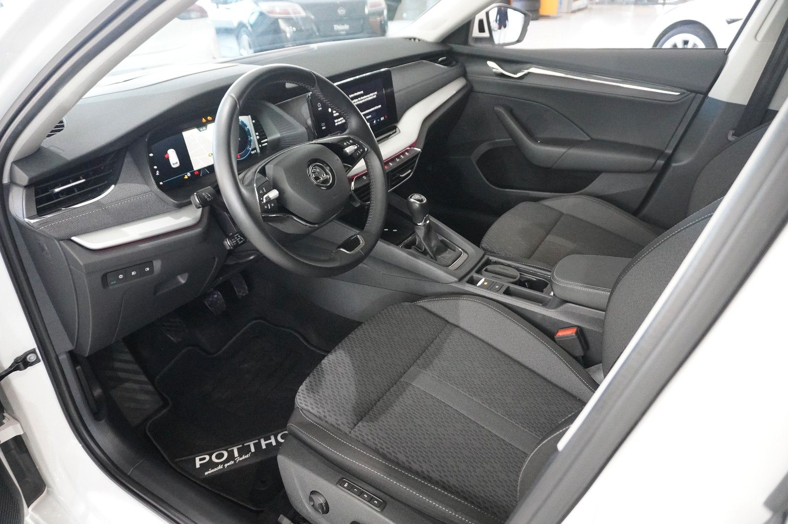 Fahrzeugabbildung SKODA Octavia COMBI 2.0D STYLE NAVI/LED/VIRTU./SHZ/DAB