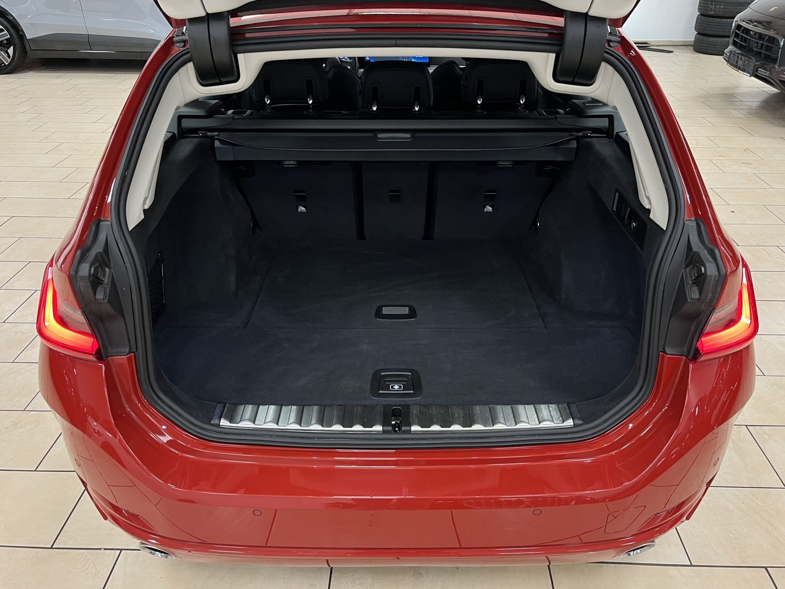 BMW 318 i*Leder*Shadow*Widescreen*R.Cam*AHK*SHZ*LED* foto 8