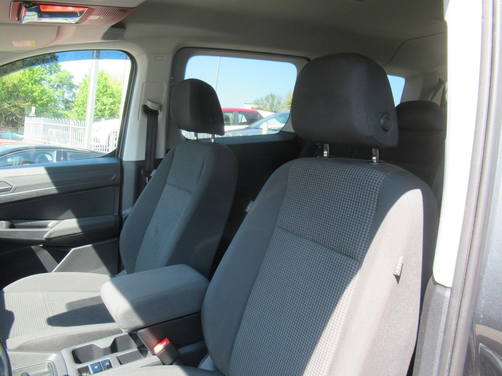 Volkswagen Caddy Basis Maxi 7 SITZER-NAVI-KAMERA-SHZ-1.HAND