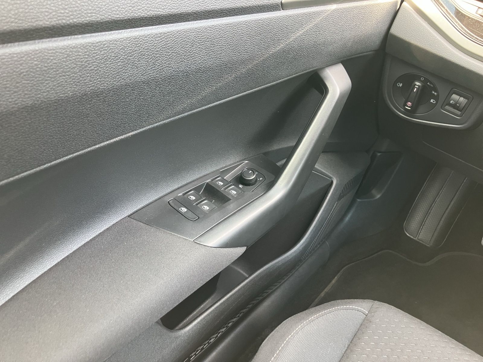 Fahrzeugabbildung Volkswagen Polo 1.0 Comfortline Klima DAB PDC SH
