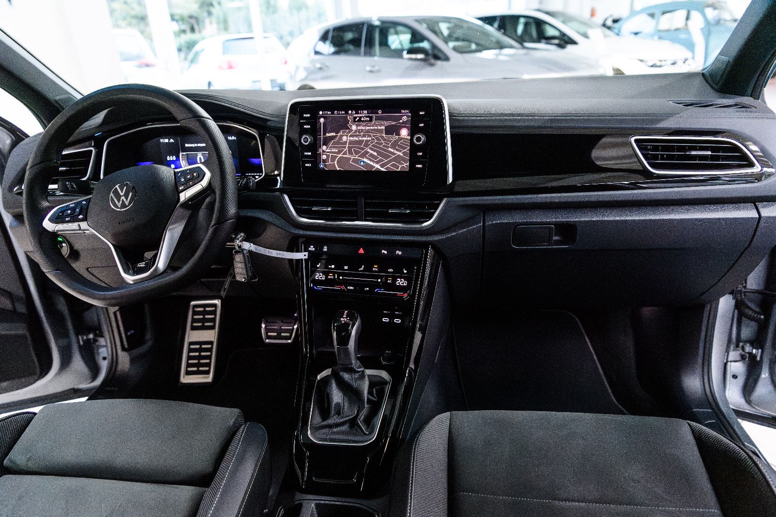 Fahrzeugabbildung Volkswagen T-Roc R-Line 1.5 TSI DSG LED+AHK+NAVI+ACC+KAMERA