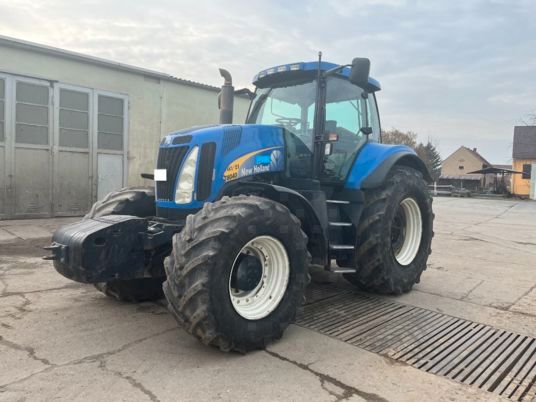 New Holland T 8040