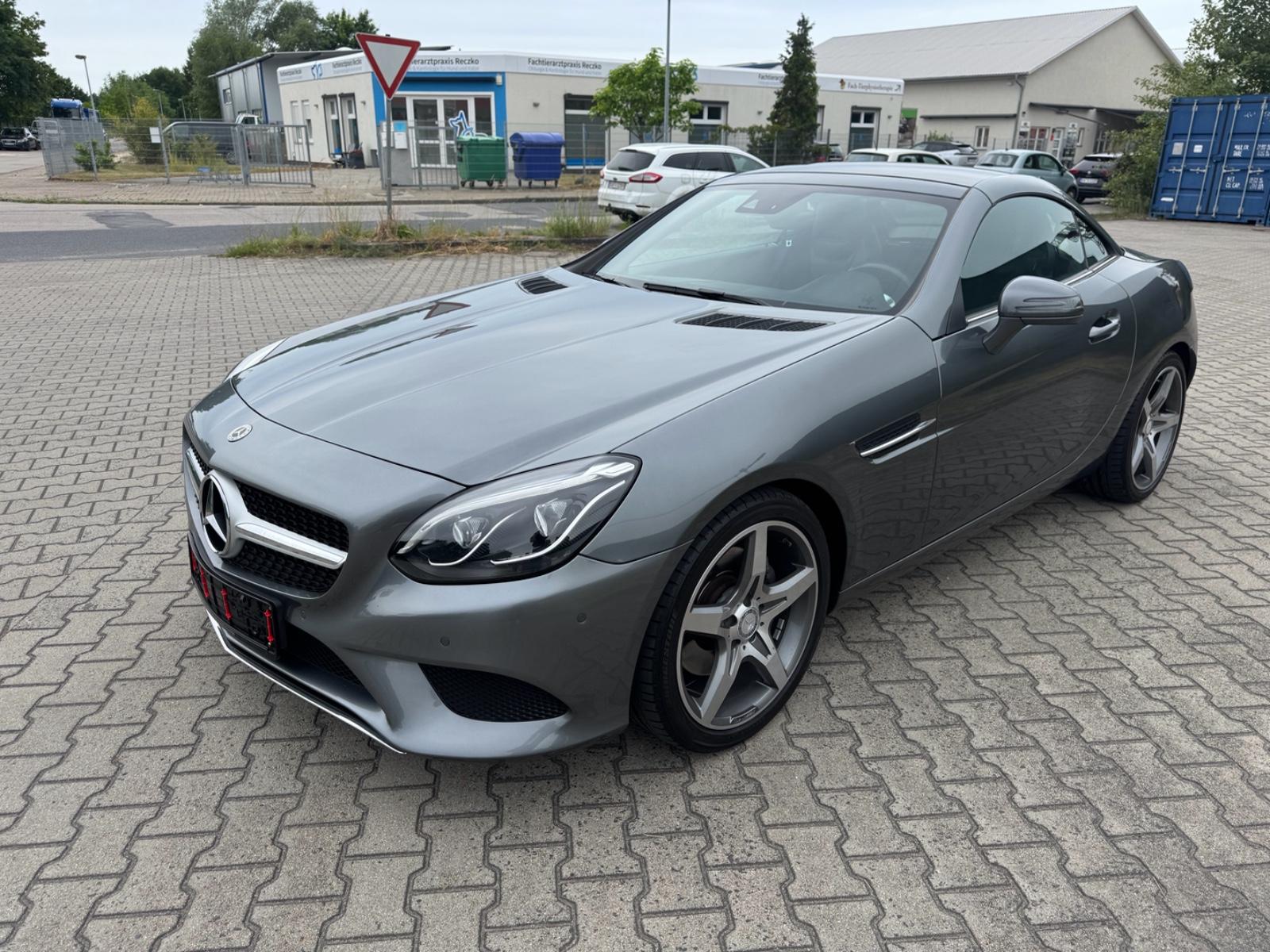 Mercedes-Benz SLC 200 Roadster*AIRSCARF*AMG*PANO*LED*NAVI*