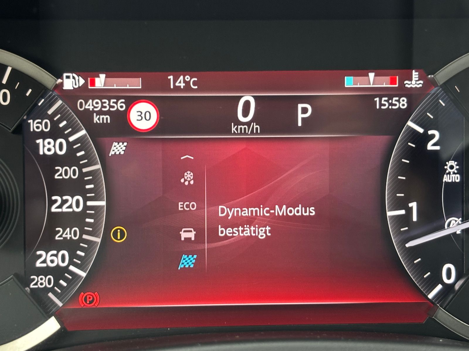 Fahrzeugabbildung Jaguar XE R-Dynamic Black/360''KAM/PANO/EXCLUSIV/MERIDI