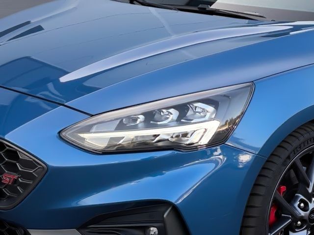 Fahrzeugabbildung Ford Focus Lim. ST Winter+Designpaket2,AHK