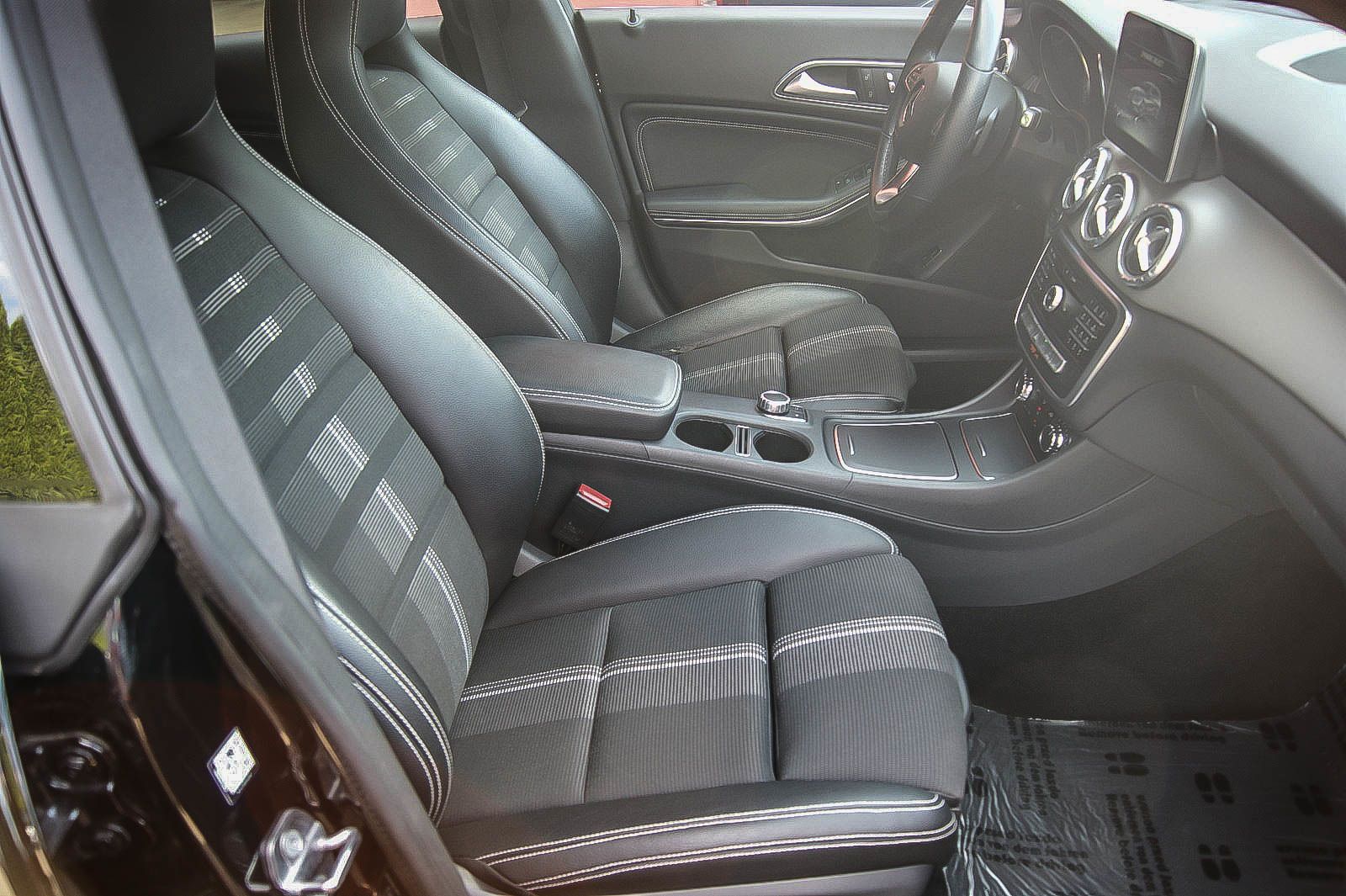 Fahrzeugabbildung Mercedes-Benz CLA 200 Shooting Brake 7G-DCT LED KEYLESS NAVI