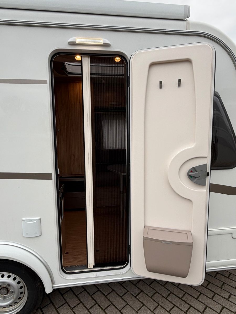Fahrzeugabbildung HYMER / ERIBA / HYMERCAR Eriba Nova Light 425