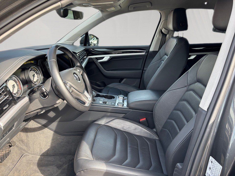 Fahrzeugabbildung Volkswagen Touareg 3.0 TDI V6 230PS Basis 4Motion