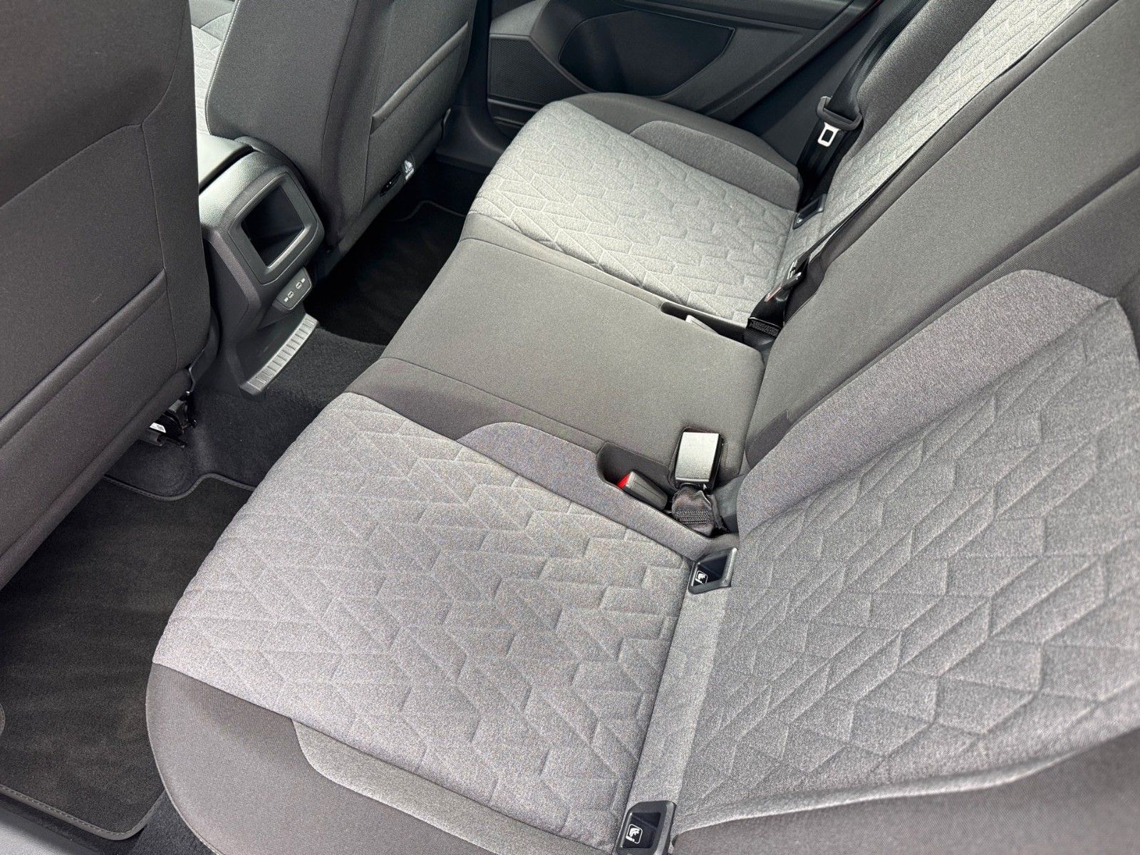 Fahrzeugabbildung Volkswagen T-Cross 1.0 TSI Life