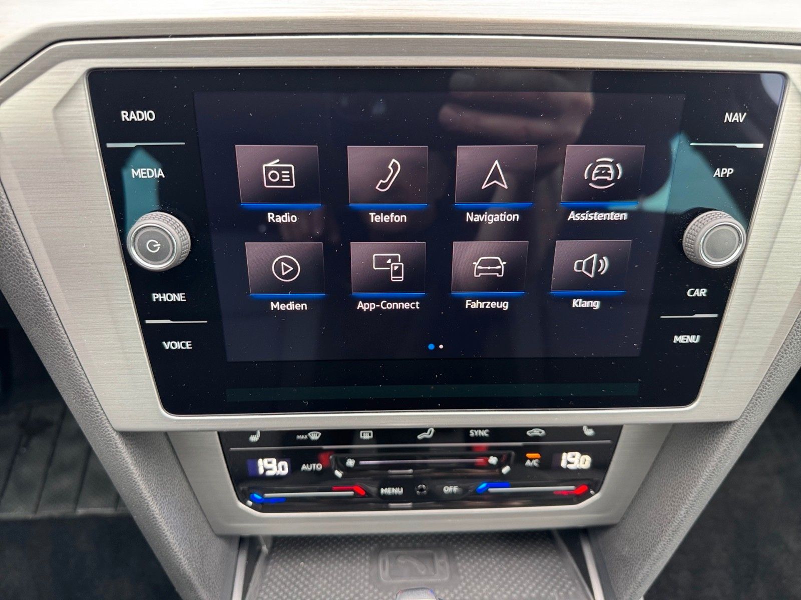 Fahrzeugabbildung Volkswagen Passat Variant 1.5 TSI
