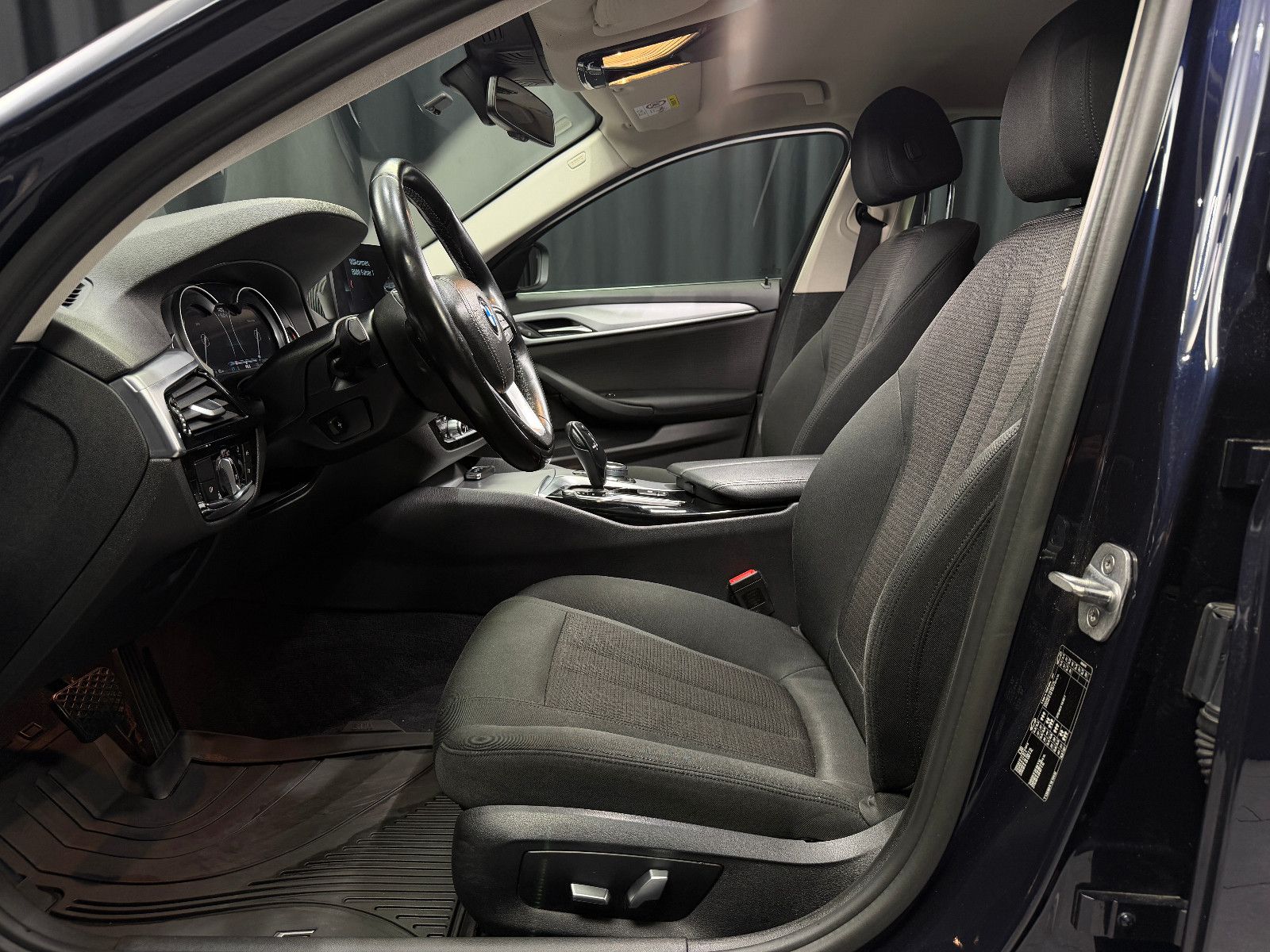 Fahrzeugabbildung BMW 530I Limousine|Driving Assistant|NAVI|PDC