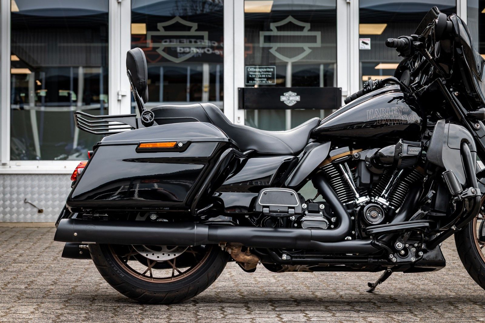 Fahrzeugabbildung Harley-Davidson FLHXST STREET GLIDE ST 117 - Kesstech -
