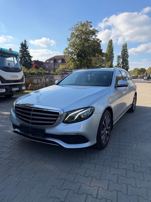 Image of Mercedes-Benz E 220